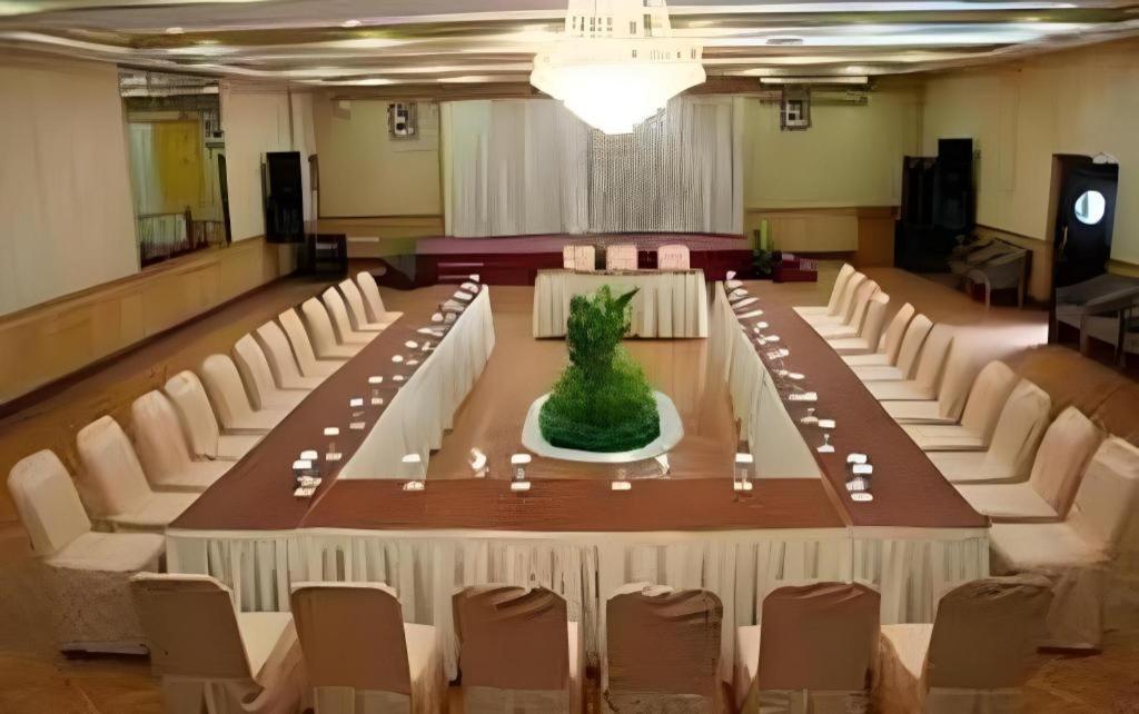 Hotel Pardede International Medan Luaran gambar