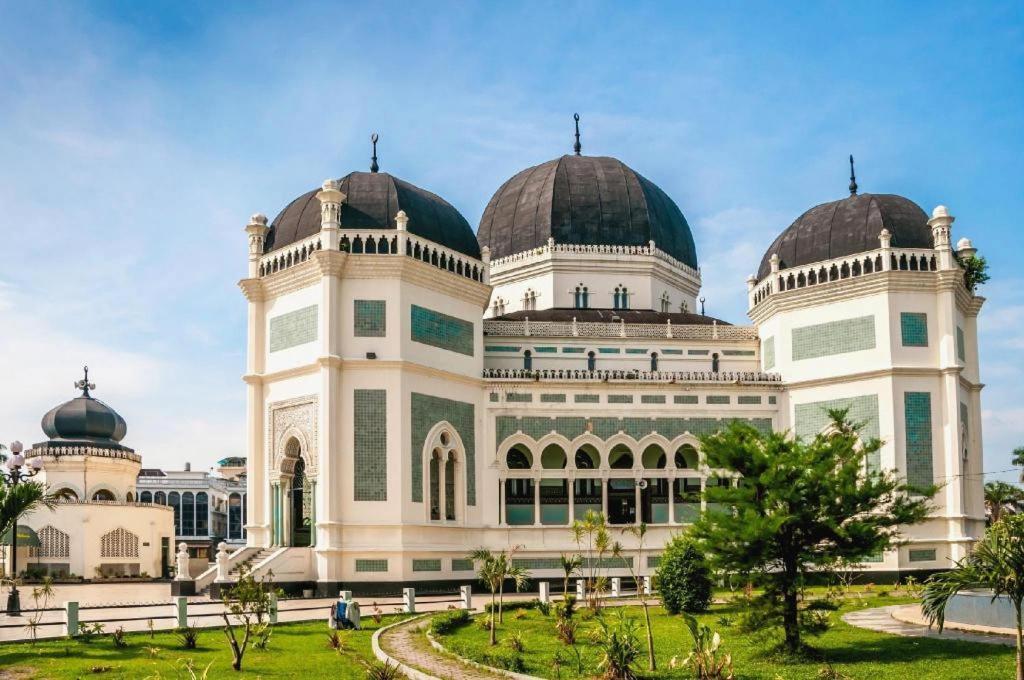 Hotel Pardede International Medan Luaran gambar